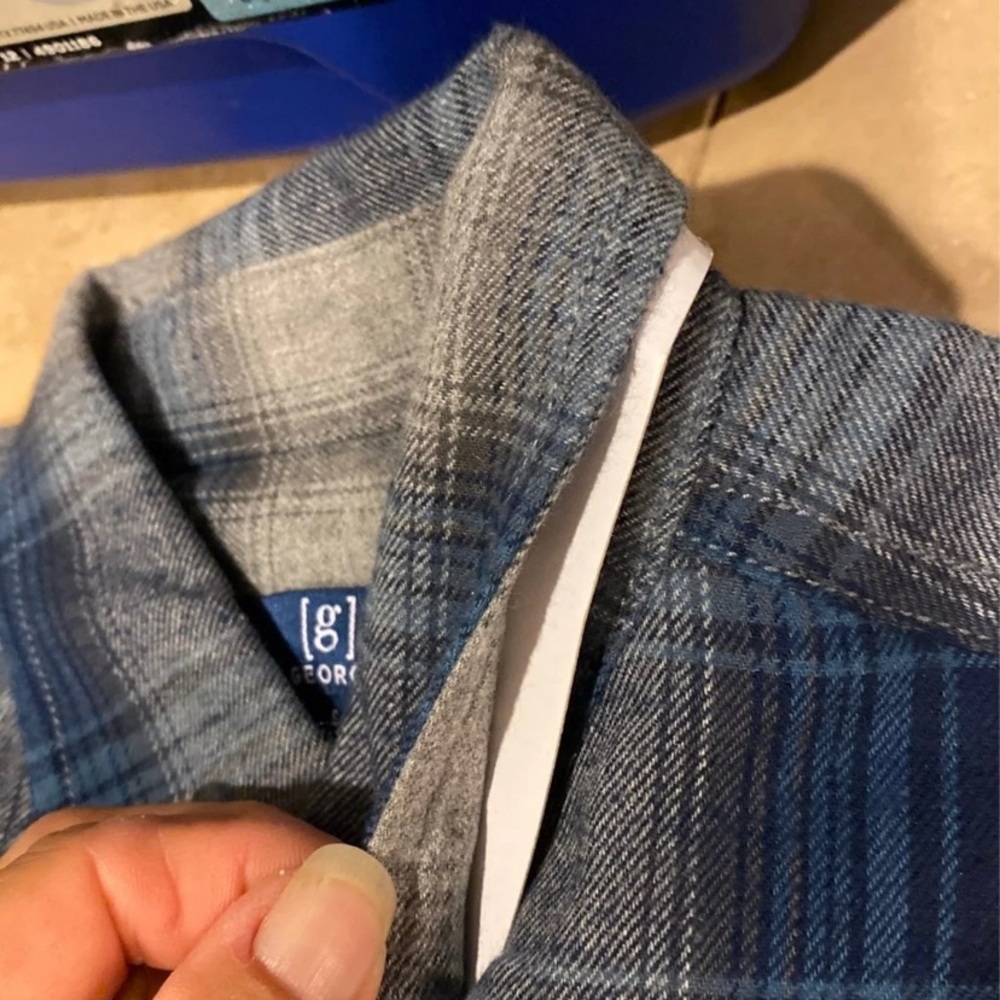 2 flannel shirts - Picture 3 of 3